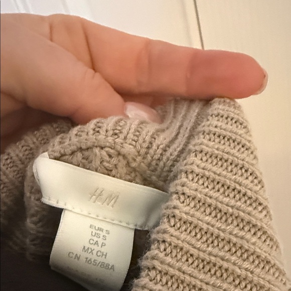 H&M Beige Ribbed Knit Top - Picture 2 of 8